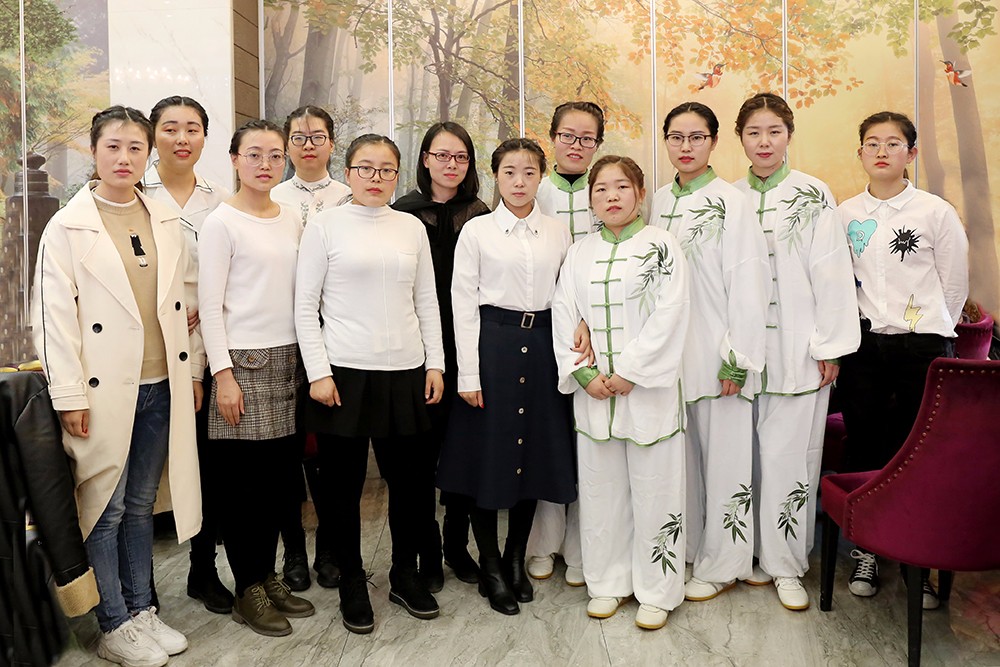 ԭ��(l��i)����(y��ng)߀���@��һȺС�ɐ�(��i)����