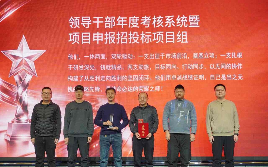 領(lǐng)導(dǎo)干部.jpg 領(lǐng)導(dǎo)干部.jpg