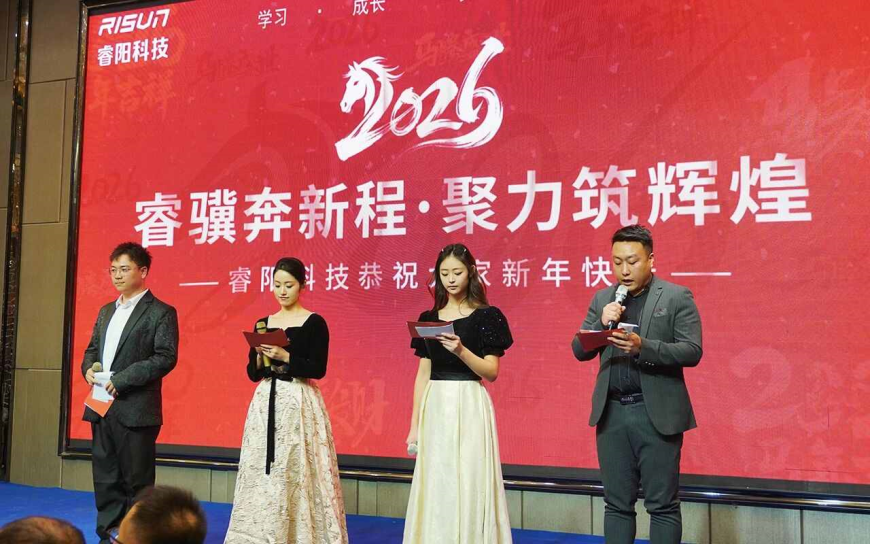 主持人.jpg 主持人.jpg